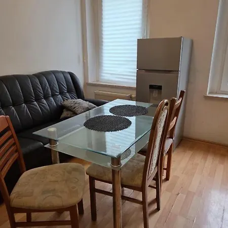 Stylish In - Easy Access Apartment *